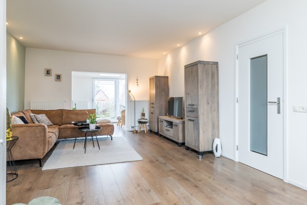 Foto - Te koop: Instapklare, monumentale woning met ruime woonkamer, tuinkamer en echte Amerikaanse veranda op een ruim perceel in Landgraaf.